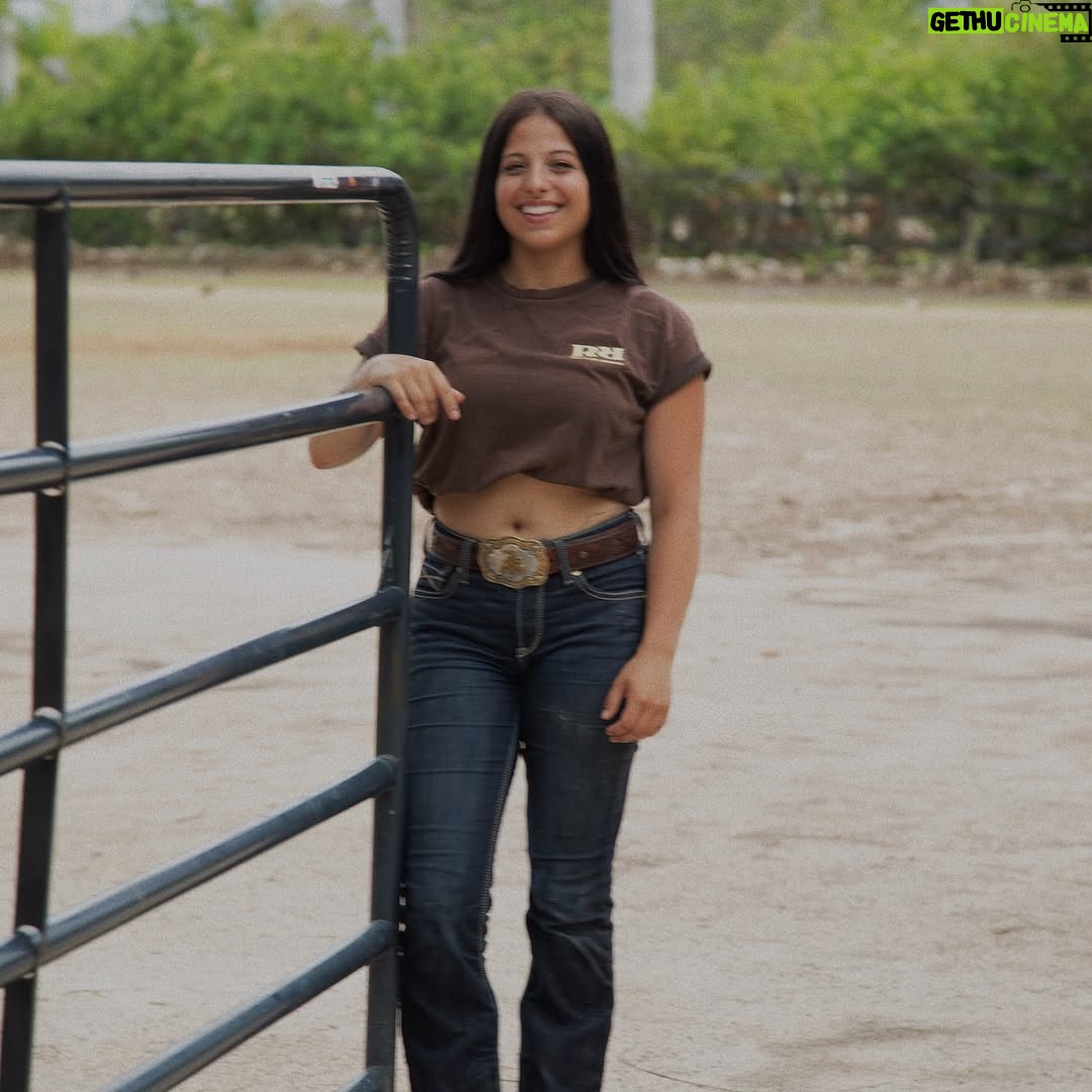 Alexandra Cosentino - 0.9K Likes - Un premier sneak peek de ma DA (direction artistique) pour créer l’identité visuelle du ranch … Ce que j’adore plus que tout, c’est livrer en photos ce que je ressens d’un lieu quand j’y suis… alors quoi de mieux que deux Aquarius brain pour imager un feeling … 👏🏽 et c’est exactement ce qu’on a fait Angie ( derrière le Kodak ) & moi (partout ailleurs en même temps) pour la V2 du site web du « Ranch Resort Sport & Spa, Bahamas »!
 
Attendez de voir les photos des chevaux … je vais devoir faire plusieurs post pour tout share ça ! 😜🤌🏽🙆🏽‍♀️🐴🐴🐴

IT’S A VIBE ! And we’ve been very artistic in the process(right girl, this one’s for you AHAHAH!) 

Voici le mood que tu vis quand tu atterris sur la land… J’espère que tu captes l’essence sur ses images … le caring de notre team pour nos chevaux, la douceur des lieux, mais la force tout autant refléter à travers le soft… 
C’est calme, mais l’énergie habite toujours l’espace … Il fait chaud, mais le vent, les arbres, les oiseaux & tout le reste t’enveloppe dans le confort … c’est dure à exprimer… quand tu y seras, tu verras ce que je veux dire …. mais j’espère que vous capter l’essence que j’essaie de traduire via ses images ! 

On dit souvent qu’une image vaut mille mots… 
Toi, qu’est-ce que tu feel de ça? 

P.S.: Ça faisait officiellement 2 ans qu’on avait pas de nouvelles photos « d’amour » ensemble … there you go @sirkmayer 😂!

#ranchresortbahamas #ranchlifeisgoodlife #expats #bahamaslife #wellnessequinecenter #nassaubahamas #angiemyersphotography