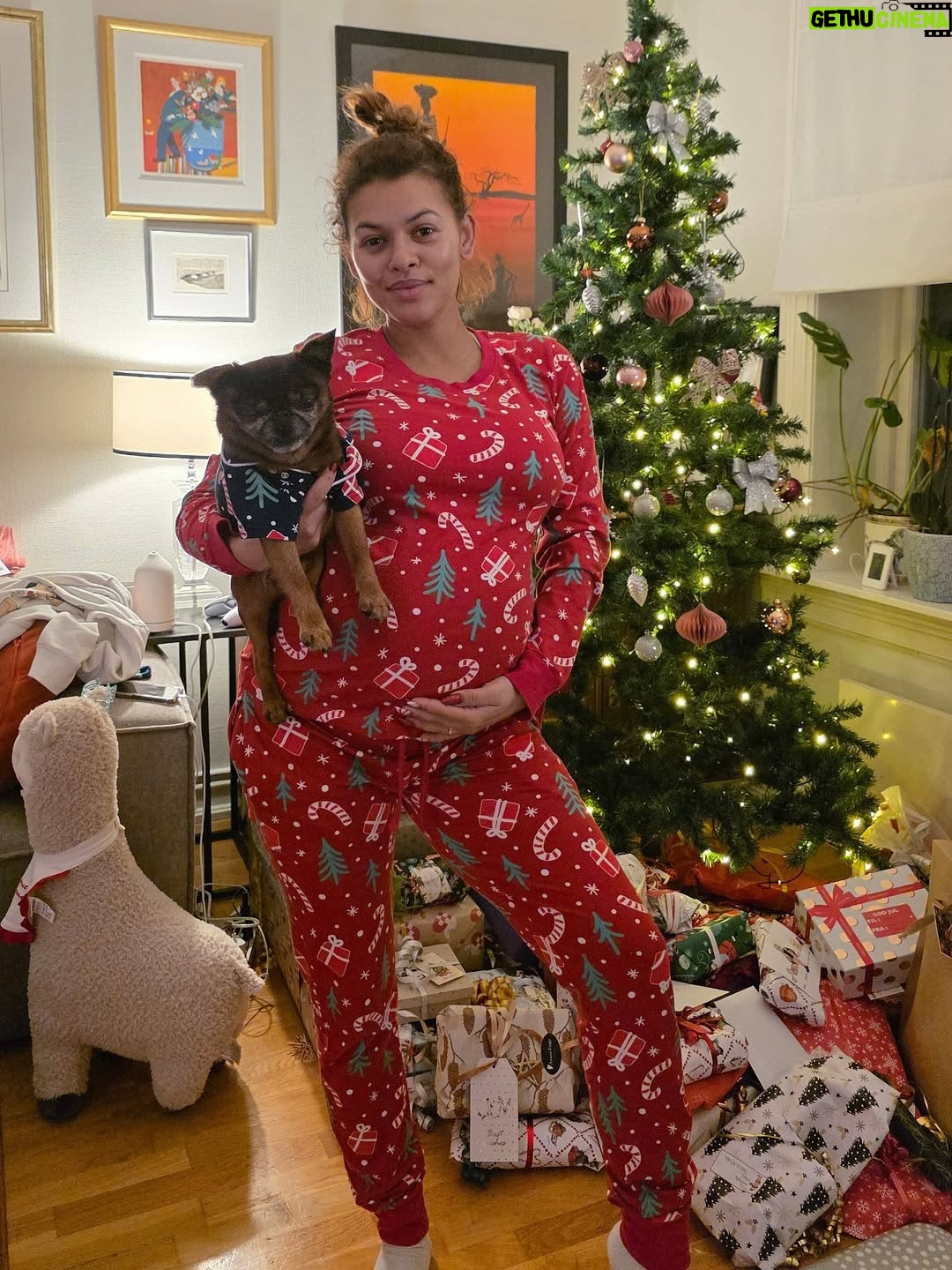 Alexandra Joner - 12.1K Likes - God jul fra oss 🥰
