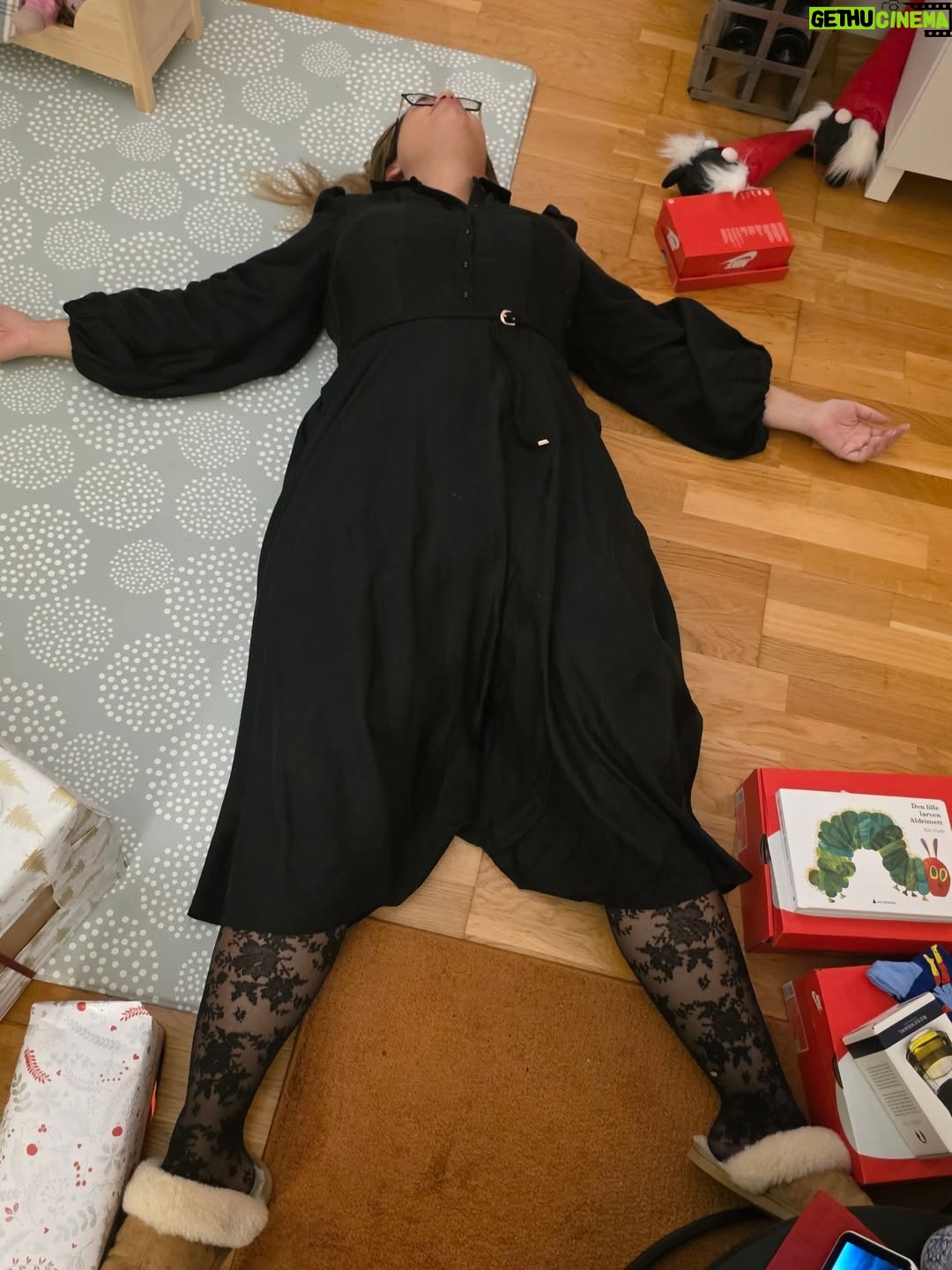 Alexandra Joner - 12.1K Likes - God jul fra oss 🥰