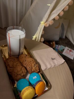 Alexandra Pomales Instagram - 🍪 🥛❤️✨ @ettehotel