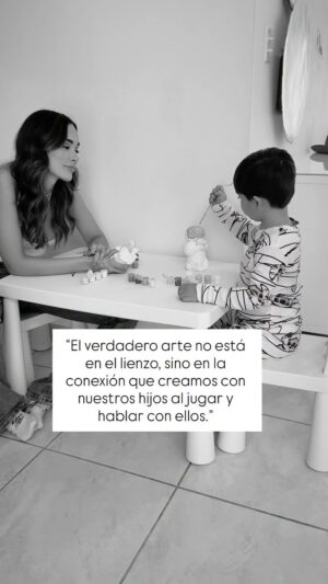 Alexandra Pomales Instagram - Jugar y conversar con nuestros hijos es mucho más que pasar el tiempo: es construir su mundo interior.
Cada risa, cada palabra y cada juego compartido se convierten en cimientos invisibles de su seguridad, su autoestima y su confianza.

👉 Beneficios de jugar y conversar con ellos:
	•	Les enseña a expresar lo que sienten y piensan.
	•	Fortalece su autoestima, al mostrarles que sus ideas tienen valor.
	•	Crea lazos de confianza que los acompañarán toda la vida.
	•	Les da herramientas para manejar sus emociones y resolver conflictos.
	•	Fomenta su creatividad, imaginación y capacidad de aprender.
	•	Les asegura que no están solos: que tienen un hogar donde ser escuchados y amados.

💔 El daño de no hacerlo:
	•	El niño crece con la sensación de no ser visto ni escuchado.
	•	Su autoestima se debilita, creyendo que lo que siente no importa.
	•	Puede desarrollar inseguridad, ansiedad o miedo a expresarse.
	•	Se rompe la conexión emocional con los padres y se llena con vacíos difíciles de sanar.
	•	Aprenderá a callar en lugar de confiar, a esconderse en lugar de mostrarse.

El tiempo dedicado a conversar y jugar con un hijo nunca se pierde, siempre se multiplica en su corazón.
Un padre o madre que se conecta de verdad, regala a su hijo una herencia de amor, fortaleza y propósito que ninguna otra cosa en el mundo puede reemplazar.

#CrianzaConAmor #PadresConscientes #AmorDeMadre #Amor  #TiempoDeCalidad #EducacionEmocional #NiñezFeliz #ConectarEsSanar #InteligenciaEmocional #FamiliasFuertes #CrianzaPositiva #MomentosQueSanán #AmorYPropósito #BrillaLibre