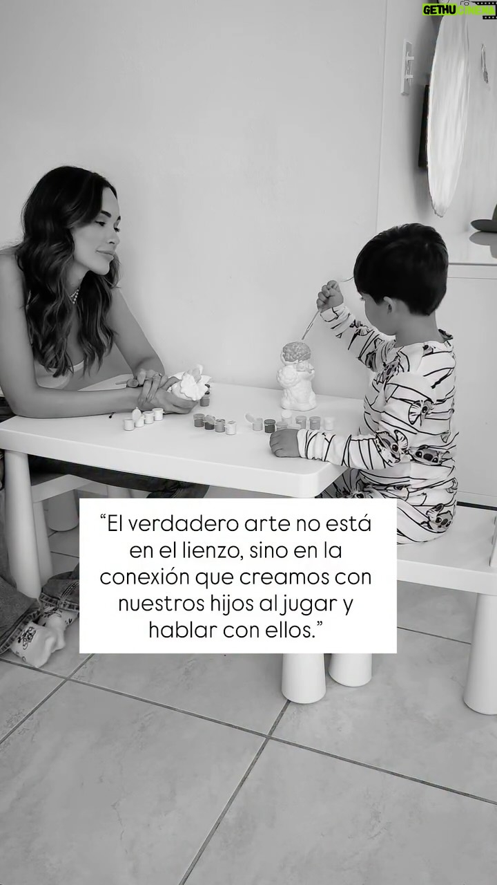 Alexandra Pomales - 114 Likes - Jugar y conversar con nuestros hijos es mucho más que pasar el tiempo: es construir su mundo interior.
Cada risa, cada palabra y cada juego compartido se convierten en cimientos invisibles de su seguridad, su autoestima y su confianza.

👉 Beneficios de jugar y conversar con ellos:
	•	Les enseña a expresar lo que sienten y piensan.
	•	Fortalece su autoestima, al mostrarles que sus ideas tienen valor.
	•	Crea lazos de confianza que los acompañarán toda la vida.
	•	Les da herramientas para manejar sus emociones y resolver conflictos.
	•	Fomenta su creatividad, imaginación y capacidad de aprender.
	•	Les asegura que no están solos: que tienen un hogar donde ser escuchados y amados.

💔 El daño de no hacerlo:
	•	El niño crece con la sensación de no ser visto ni escuchado.
	•	Su autoestima se debilita, creyendo que lo que siente no importa.
	•	Puede desarrollar inseguridad, ansiedad o miedo a expresarse.
	•	Se rompe la conexión emocional con los padres y se llena con vacíos difíciles de sanar.
	•	Aprenderá a callar en lugar de confiar, a esconderse en lugar de mostrarse.

El tiempo dedicado a conversar y jugar con un hijo nunca se pierde, siempre se multiplica en su corazón.
Un padre o madre que se conecta de verdad, regala a su hijo una herencia de amor, fortaleza y propósito que ninguna otra cosa en el mundo puede reemplazar.

#CrianzaConAmor #PadresConscientes #AmorDeMadre #Amor  #TiempoDeCalidad #EducacionEmocional #NiñezFeliz #ConectarEsSanar #InteligenciaEmocional #FamiliasFuertes #CrianzaPositiva #MomentosQueSanán #AmorYPropósito #BrillaLibre