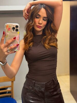 Alexandra Pomales Instagram - In my blond era @molecula.salon
 ¿que creen, más rubio, o más obscuro?