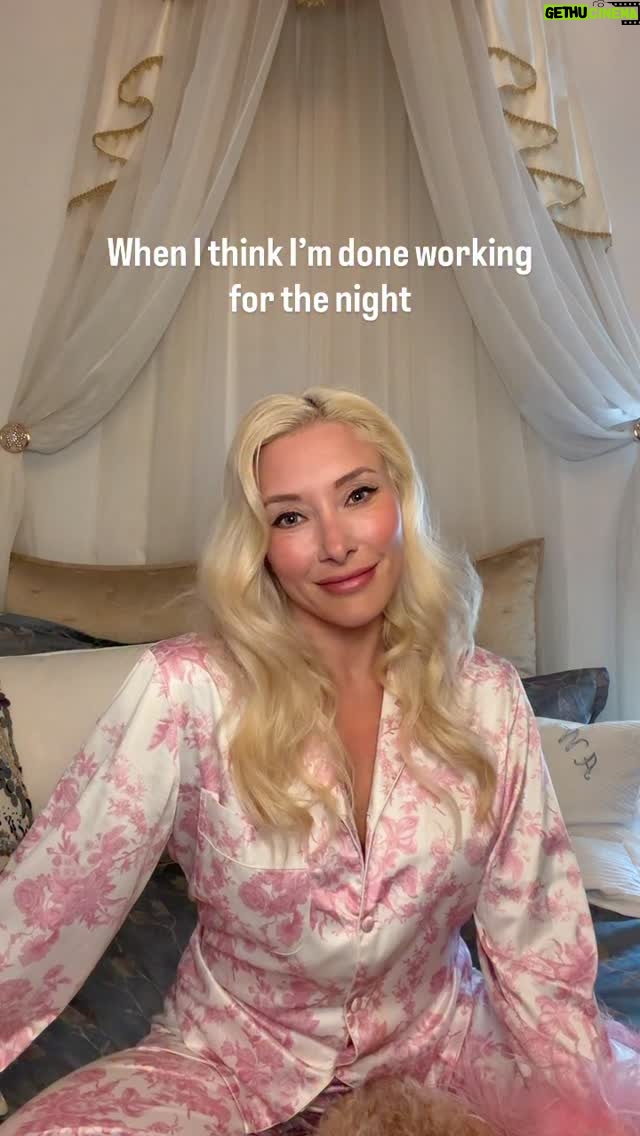 Alexandra Vino - 3.6K Likes - The grind never stops when everyone is in different timezones…

#hustlehard #behindthescenes #latenights #nooffdays #dicipline
