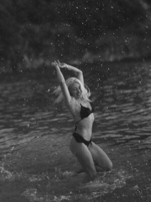 Alexandra Vino Instagram - Starting 2026 with a fresh feeling. Taking in nature and the sea, melt away all of long work days of 2025. Welcoming in the ease of a new beginning. So many things to be grateful for 📸🖤🏝️ Thank you ✨