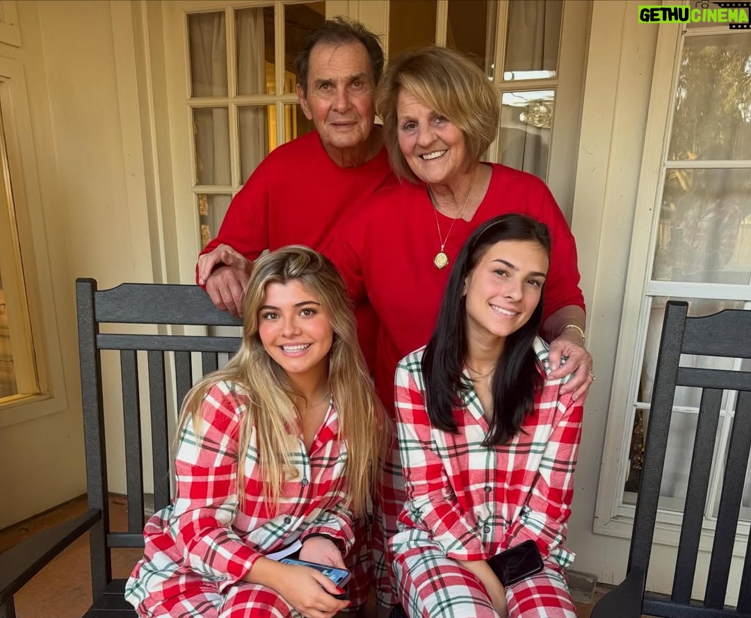 Ali Landry - 1.6K Likes - Merry Christmas from Louisiana🤍