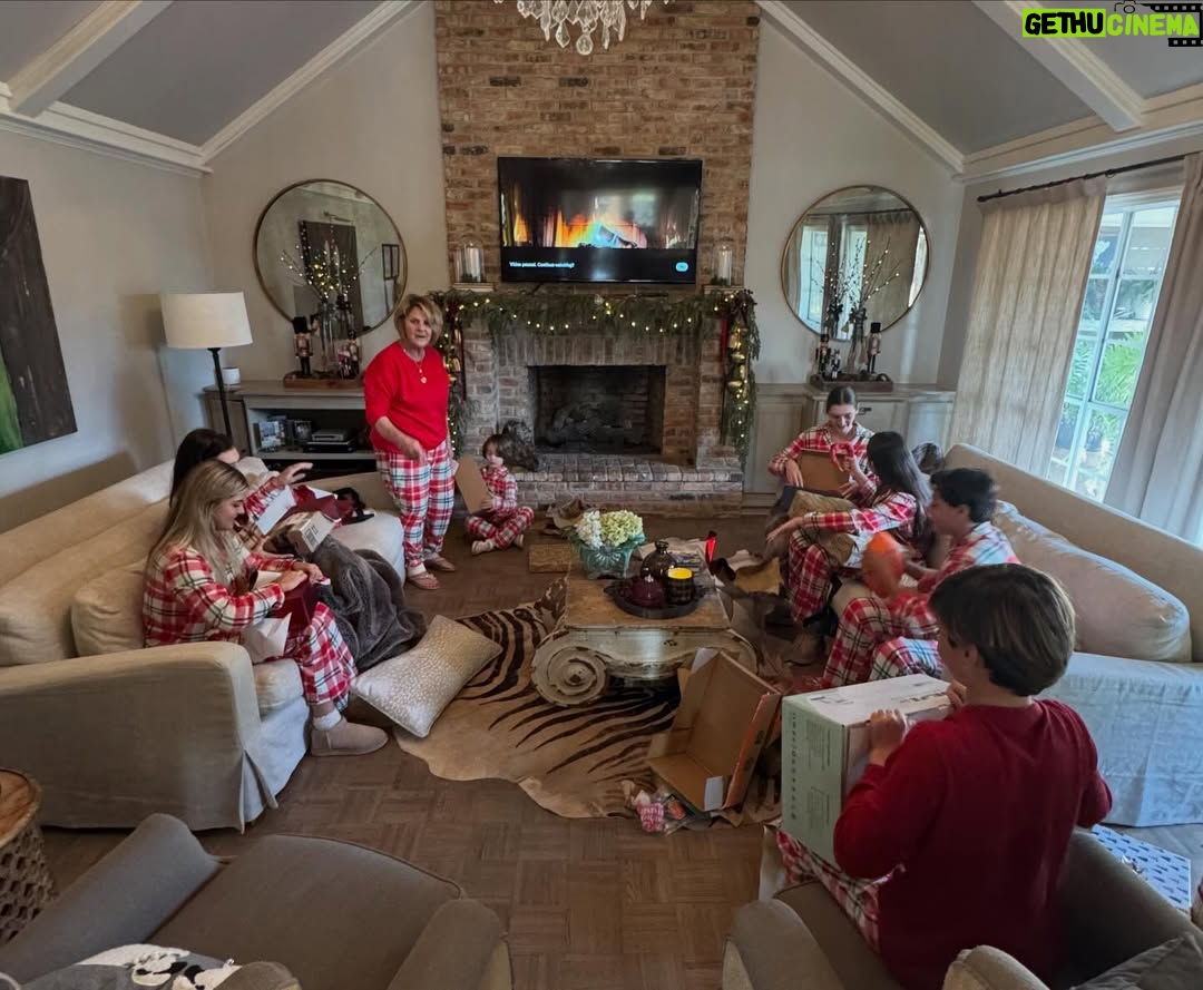 Ali Landry - 1.6K Likes - Merry Christmas from Louisiana🤍