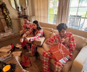 Ali Landry Instagram - Merry Christmas from Louisiana🤍