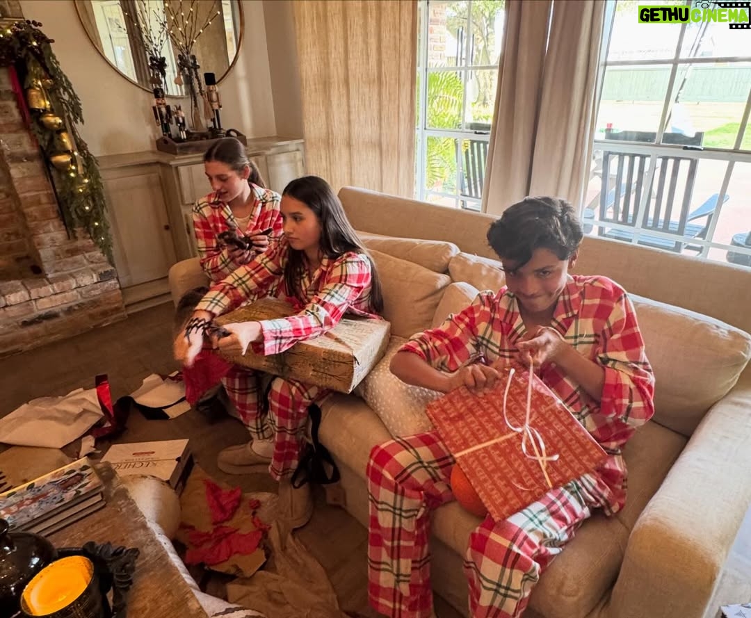 Ali Landry - 1.6K Likes - Merry Christmas from Louisiana🤍