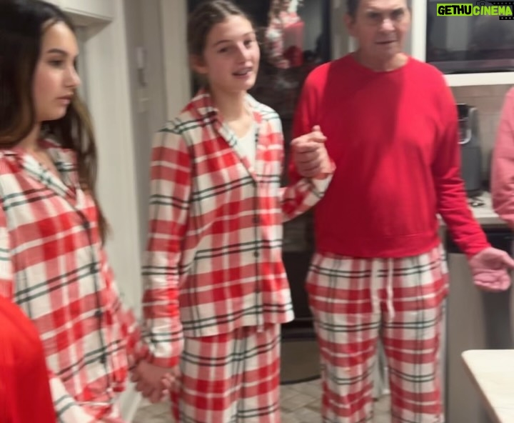 Ali Landry - 1.6K Likes - Merry Christmas from Louisiana🤍