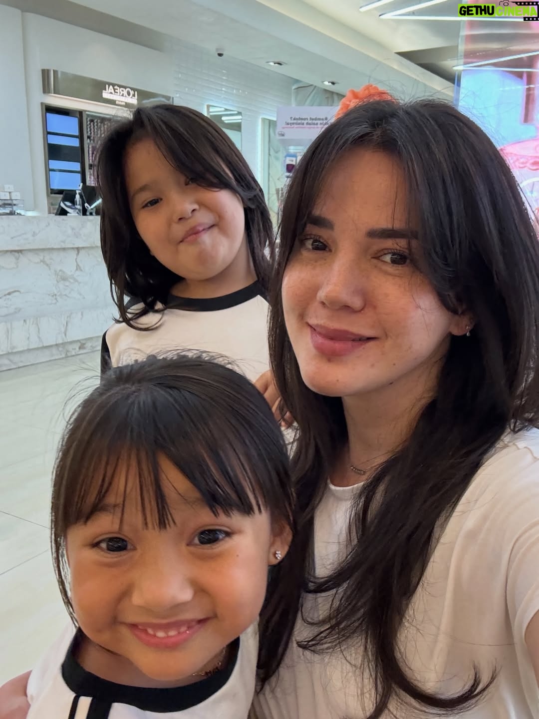 Alice Norin - 4.6K Likes - Slide terakhir🥹 Dari mereka, aku belajar artinya pengorbanan & cinta tanpa syarat. Karena mereka jugalah aku ada di titik ini sekarang. Untuk mereka yang mengutamakan kebahagiaan keluarga diatas segalanya, Selamat Hari Ibu 🤍