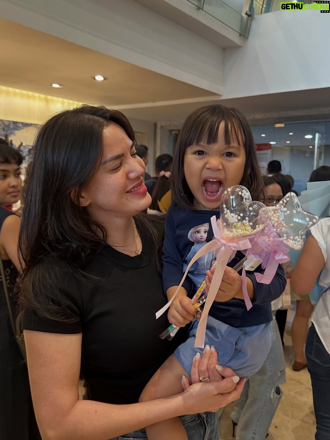 Alice Norin - 4.6K Likes - Slide terakhir🥹 Dari mereka, aku belajar artinya pengorbanan & cinta tanpa syarat. Karena mereka jugalah aku ada di titik ini sekarang. Untuk mereka yang mengutamakan kebahagiaan keluarga diatas segalanya, Selamat Hari Ibu 🤍