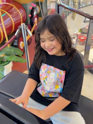 Alice Norin Instagram - Slide terakhir🥹 Dari mereka, aku belajar artinya pengorbanan & cinta tanpa syarat. Karena mereka jugalah aku ada di titik ini sekarang. Untuk mereka yang mengutamakan kebahagiaan keluarga diatas segalanya, Selamat Hari Ibu 🤍