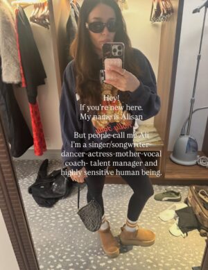 Alisan Porter Instagram - 💋 it’s meeeeeeeeeeeee