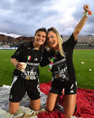 Alisha Lehmann Instagram - Ciao bianconeri come stai?
I want to say thank you for this amazing year, especially to my teammates and the amazing fans. The hard work we have put in last season and won titles, a team that I will never forget. I didn’t just had teammates, we were a family and I made friends for life. To leave such an amazing club and people that are close to me, was a very difficult decision. This club, this team and those fans will always have a special place in my heart❤️.