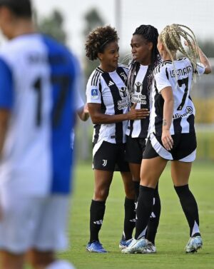 Alisha Lehmann Instagram - Ciao bianconeri come stai?
I want to say thank you for this amazing year, especially to my teammates and the amazing fans. The hard work we have put in last season and won titles, a team that I will never forget. I didn’t just had teammates, we were a family and I made friends for life. To leave such an amazing club and people that are close to me, was a very difficult decision. This club, this team and those fans will always have a special place in my heart❤️.