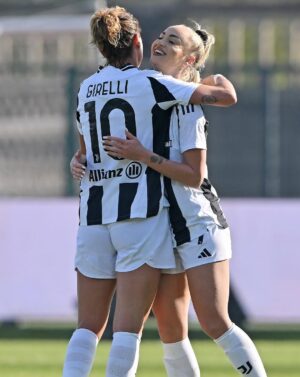 Alisha Lehmann Instagram - Ciao bianconeri come stai?
I want to say thank you for this amazing year, especially to my teammates and the amazing fans. The hard work we have put in last season and won titles, a team that I will never forget. I didn’t just had teammates, we were a family and I made friends for life. To leave such an amazing club and people that are close to me, was a very difficult decision. This club, this team and those fans will always have a special place in my heart❤️.