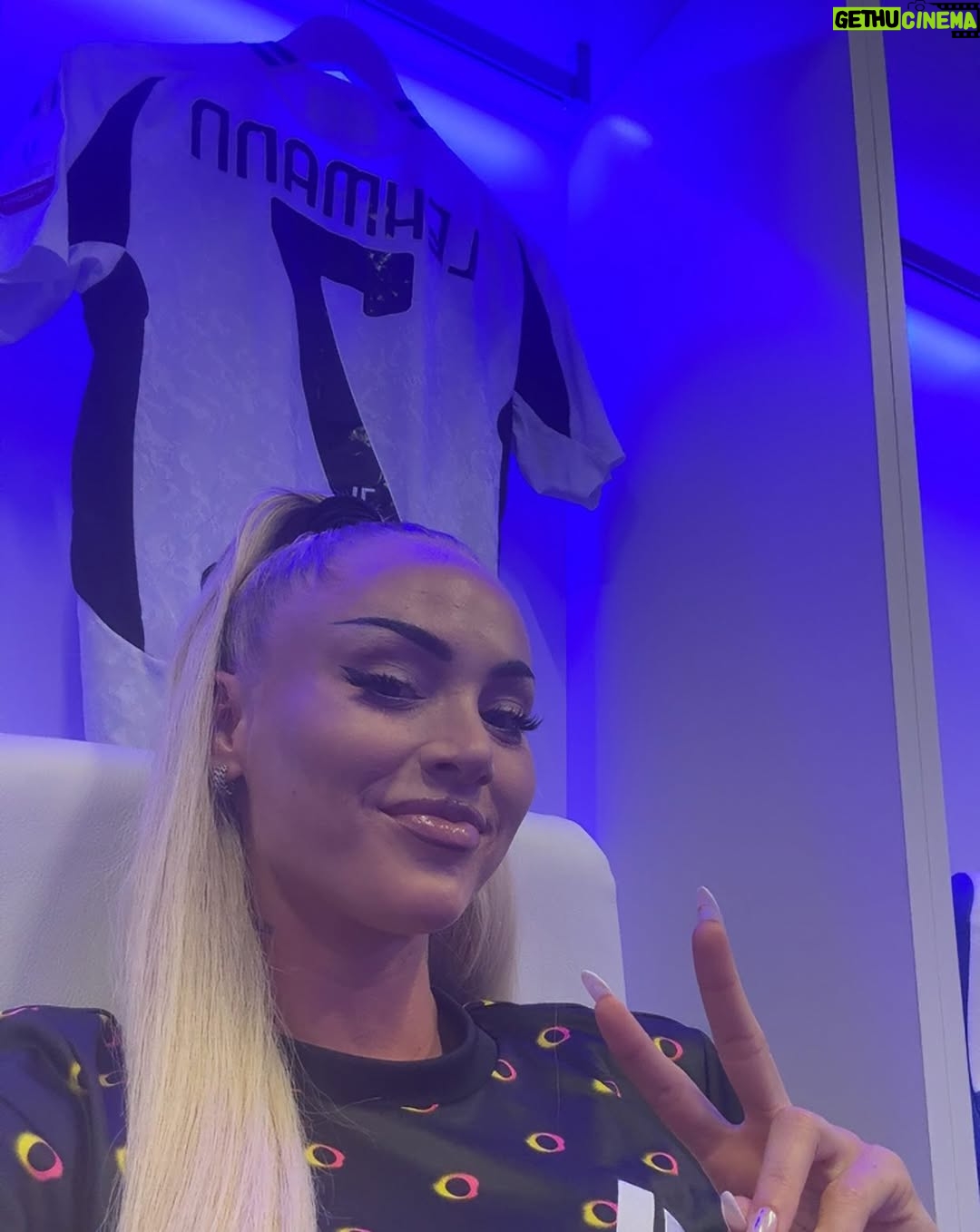 Alisha Lehmann - 356.4K Likes - Ciao bianconeri come stai?

I want to say thank you for this amazing year, especially to my teammates and the amazing fans. The hard work we have put in last season and won titles, a team that I will never forget. I didn’t just had teammates, we were a family and I made friends for life. To leave such an amazing club and people that are close to me, was a very difficult decision. This club, this team and those fans will always have a special place in my heart❤️.