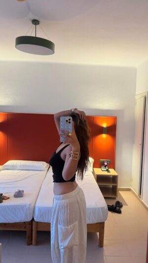 Alma Hussein Instagram - Why is Ibiza pronouncing so difficult man?😂😭

Skirt- @pastmodrn 
Top- @bershka 
( Ibiza, Spain, grwm, lifestyle)

#explore#explorepage#exploremore#recommended