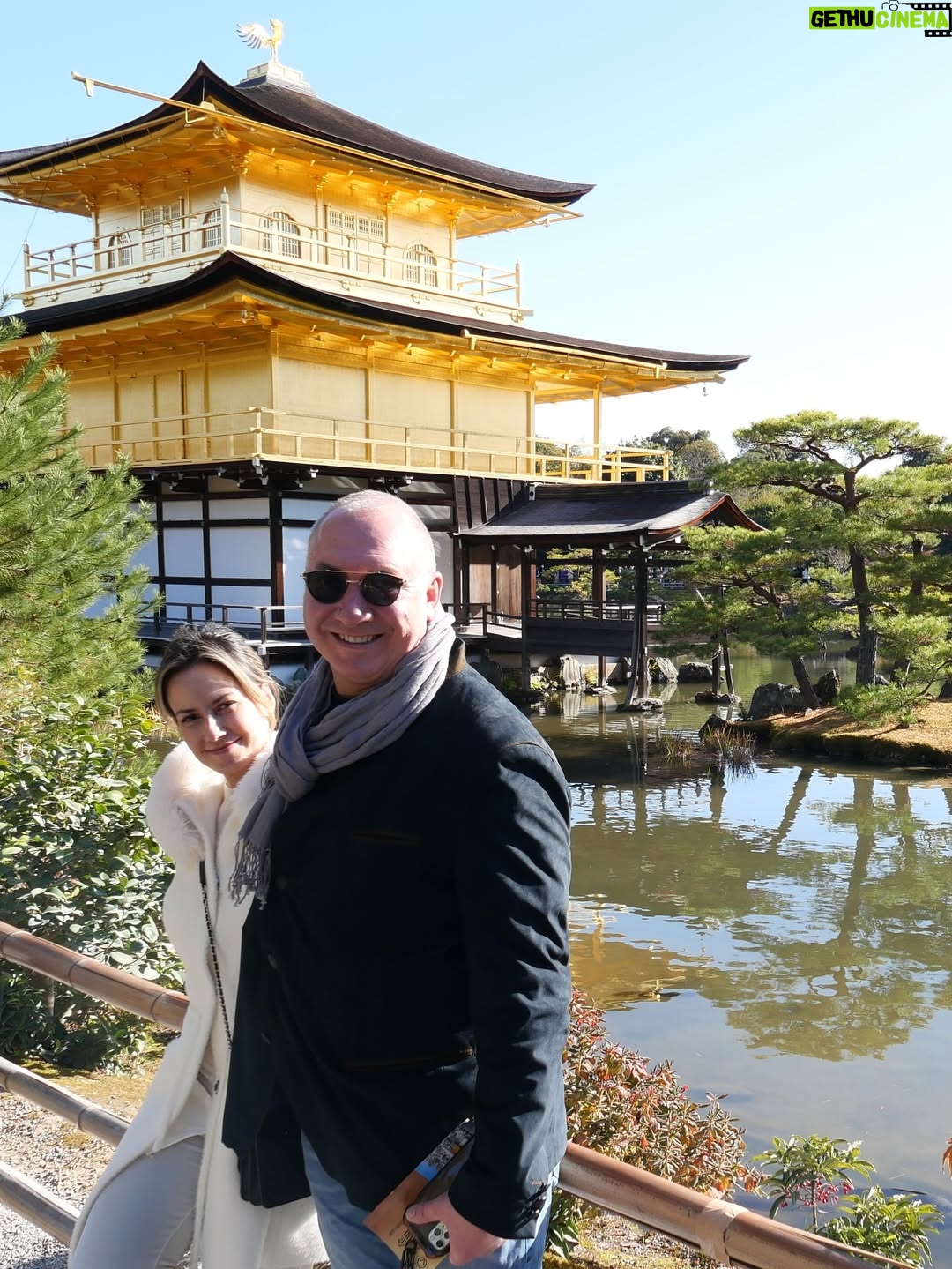 Altaír Jarabo - 48.7K Likes - Kyoto Vol. I 
Lo que no sabían es que este viaje es mi verdadera 🌙 de 🍯con @fglecercle . Japón estaba cerrado durante el 🦠 y después decidimos hacer otros viajes pero esta es la aventura original.