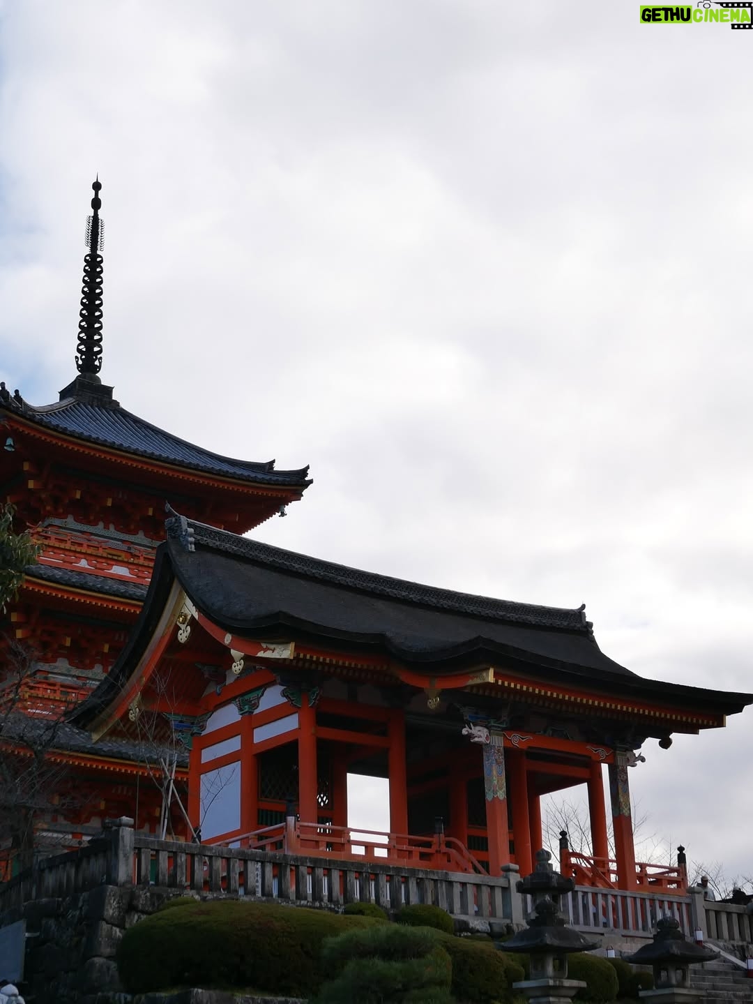 Altaír Jarabo - 48.7K Likes - Kyoto Vol. I 
Lo que no sabían es que este viaje es mi verdadera 🌙 de 🍯con @fglecercle . Japón estaba cerrado durante el 🦠 y después decidimos hacer otros viajes pero esta es la aventura original.