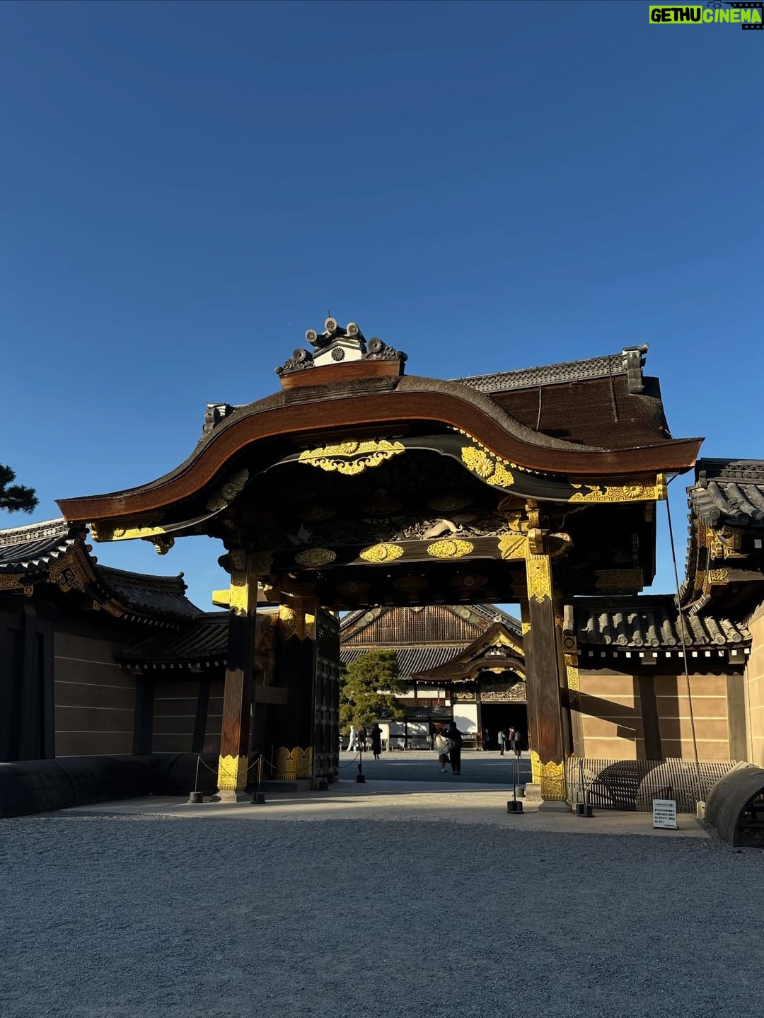 Altaír Jarabo - 48.7K Likes - Kyoto Vol. I 
Lo que no sabían es que este viaje es mi verdadera 🌙 de 🍯con @fglecercle . Japón estaba cerrado durante el 🦠 y después decidimos hacer otros viajes pero esta es la aventura original.