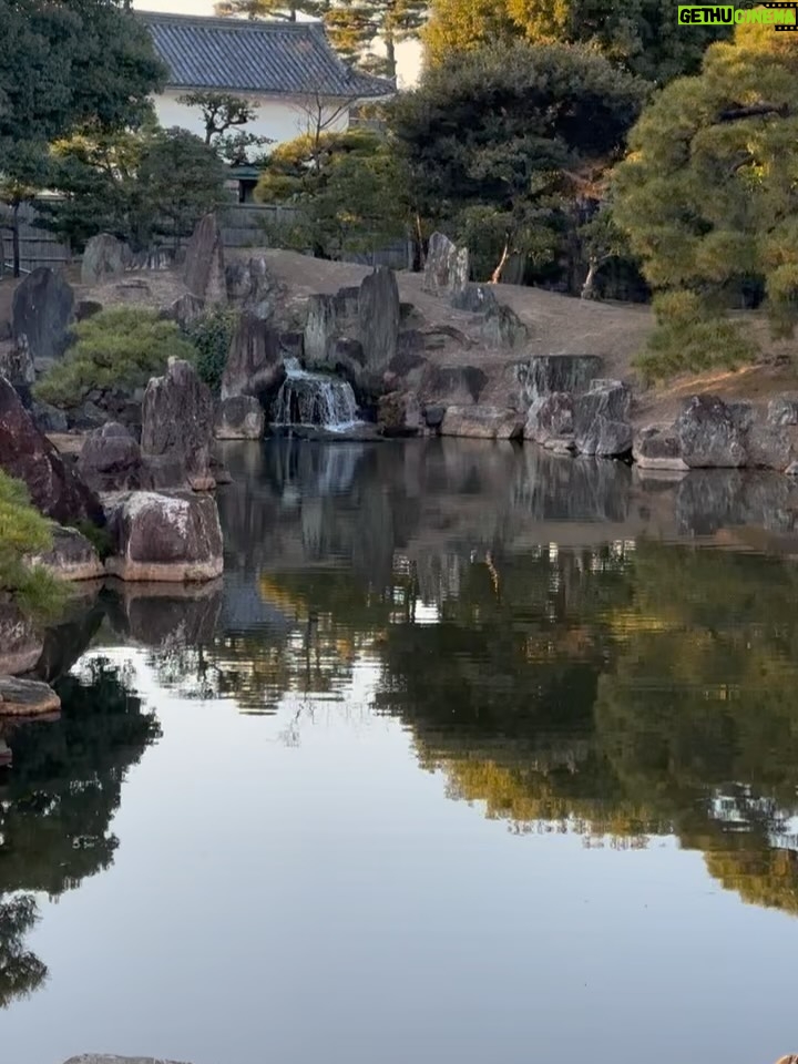 Altaír Jarabo - 48.7K Likes - Kyoto Vol. I 
Lo que no sabían es que este viaje es mi verdadera 🌙 de 🍯con @fglecercle . Japón estaba cerrado durante el 🦠 y después decidimos hacer otros viajes pero esta es la aventura original.