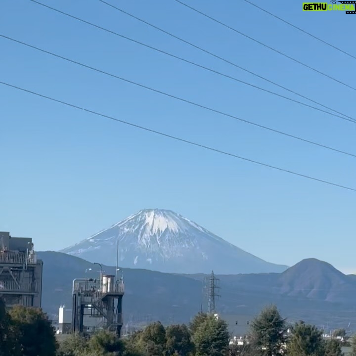 Altaír Jarabo - 23.6K Likes - Último día en Tokyo! 🇯🇵 🗻. Después de ver palacios, templos y la ciudad ultra moderna , no lo puedo evitar. Mis partes favoritas siempre han sido y serán los jardines ! Visite los que fueron del emperador , los que fueron del shogun y realmente me hicieron feliz . 
Ver el monte Fuji desde el Shinkanshen a más de 200km/hr fue lindo también.