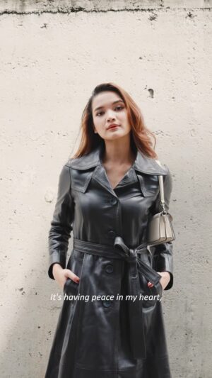 Alya Iman Instagram - “Saya rasa ramai menyangka bahawa lakonan adalah tentang berpura-pura, padahal adalah sebaliknya. Ia tentang kejujuran. Setiap watak yang dibawa memerlukan saya mencari kebenaran dalam diri” - @alyimn
#EHMalaysia #ehtop20 @coachseasia #coachmalaysia #coachny
Arahan Kreatif | @abidinkhairul
Fotografi | Aaron Lee @lensworks_production
Videografi | @azeemanwr_
Arahan Seni | @ayoi.arif
Penata Gaya | @erdinahairi
Penerbit Kandungan Digital | @frhnmdnr
Solekan | @razzimusa
Dandanan | @yusofruzaimi
Pakaian & Aksesori | @coach