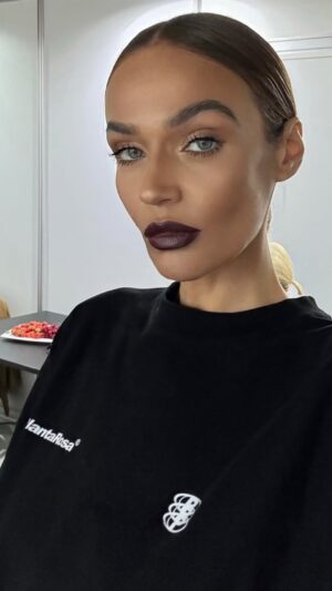 Alyona Vodonayeva Instagram - А то надоели со своим облезлым немцем )