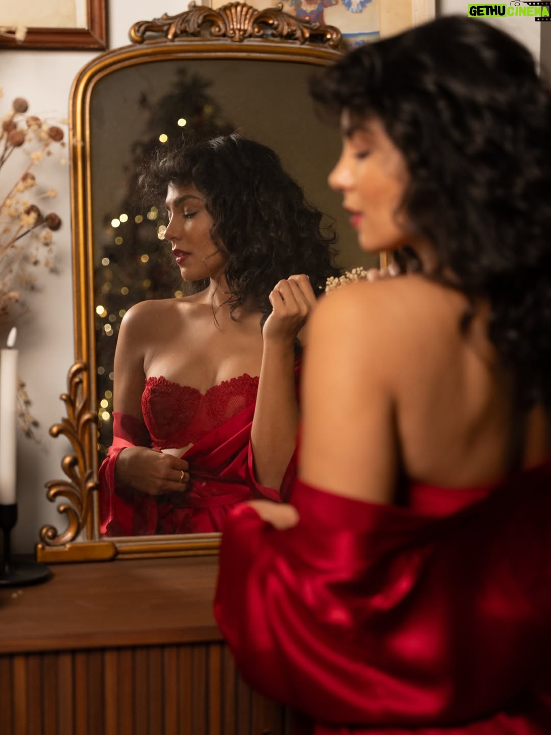 Alžbeta Ferencová - 4K Likes - Wrapped in silk by @intimissimi & surrounded by lights❤️
Ako každý rok, ma Intimissimi najkrajšie vianočné kolekcie 🙏🏽
#intimissimi #intimissimigirls #christmas