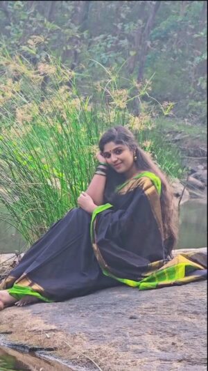 Amala Gireesan Instagram - 💚🖤💚🖤💚🖤
Cotton sarre by @yugithra_cottonhouse
📷 @paru__jimbru
#kavyamadavan#mizhirandilum#love #happiness#fypppppppppppppppppppppppppppppppppppppppppppppppppppppppppppppppppppppp