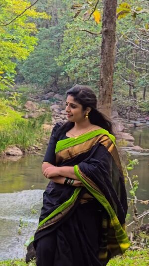 Amala Gireesan Instagram - 💚🖤💚🖤💚🖤💚
Saree by @yugithra_cottonhouse
#trending #sareelove #song #favorite #fyp