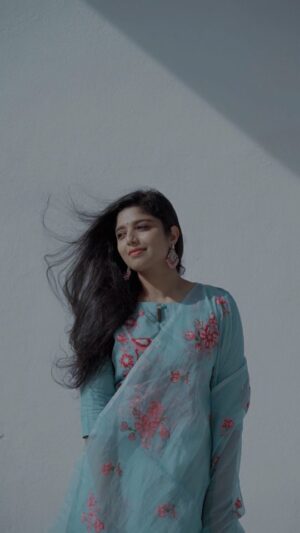 Amala Gireesan Instagram - Vanam kayyil seravilay🥰🥰🥰🥰
Costume by @trendfashion0786
#adicted #song #alltimefavorite #happiness #love