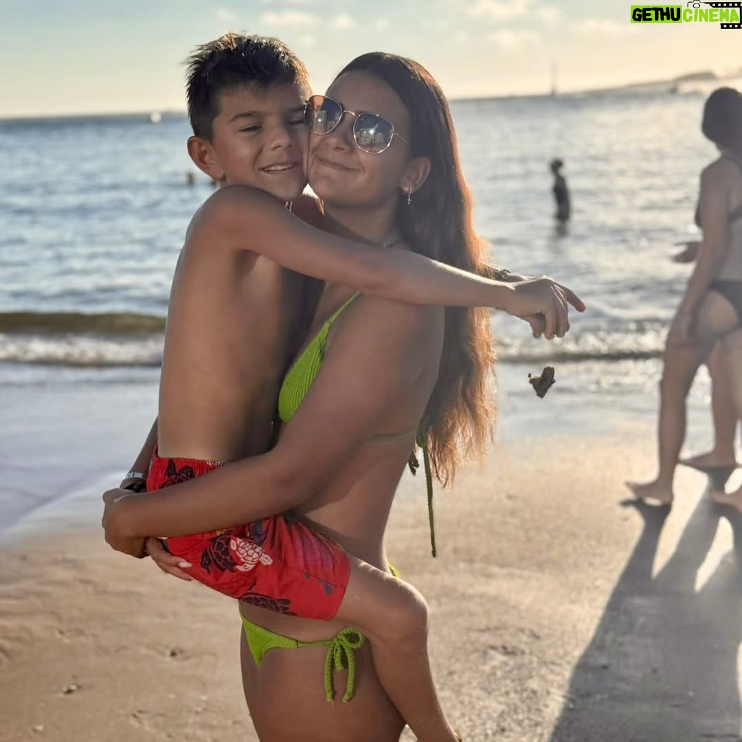 Amalia Granata - 11.7K Likes - Hermosas vacaciones en familia ❤️