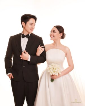 Amanda Manopo Instagram - “MARRY ME”
The Prewedding of
@amandamanopo   @kennyauztin 
 #lensedbyfandyfd @fandy_the @fdphotography.official 
@fdphotography90
#styledbybellyiverzon @bellyiverzon 
#makeup @deanmua_ 
#hairdo @bylifitahuang
#wedding gown @etiquette_white 
#suit @wonghangtailor @samuelwongso 
#handbouquet @liliane.florist 
#nails @noona.nail
#jewelry @adellejewellery 
#fdphotography #fdphotography2025 #fdphotographystudio #fdcelebritybeautyportrait