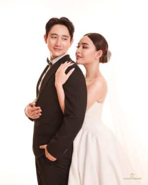 Amanda Manopo Instagram - “MARRY ME”
The Prewedding of
@amandamanopo   @kennyauztin 
 #lensedbyfandyfd @fandy_the @fdphotography.official 
@fdphotography90
#styledbybellyiverzon @bellyiverzon 
#makeup @deanmua_ 
#hairdo @bylifitahuang
#wedding gown @etiquette_white 
#suit @wonghangtailor @samuelwongso 
#handbouquet @liliane.florist 
#nails @noona.nail
#jewelry @adellejewellery 
#fdphotography #fdphotography2025 #fdphotographystudio #fdcelebritybeautyportrait