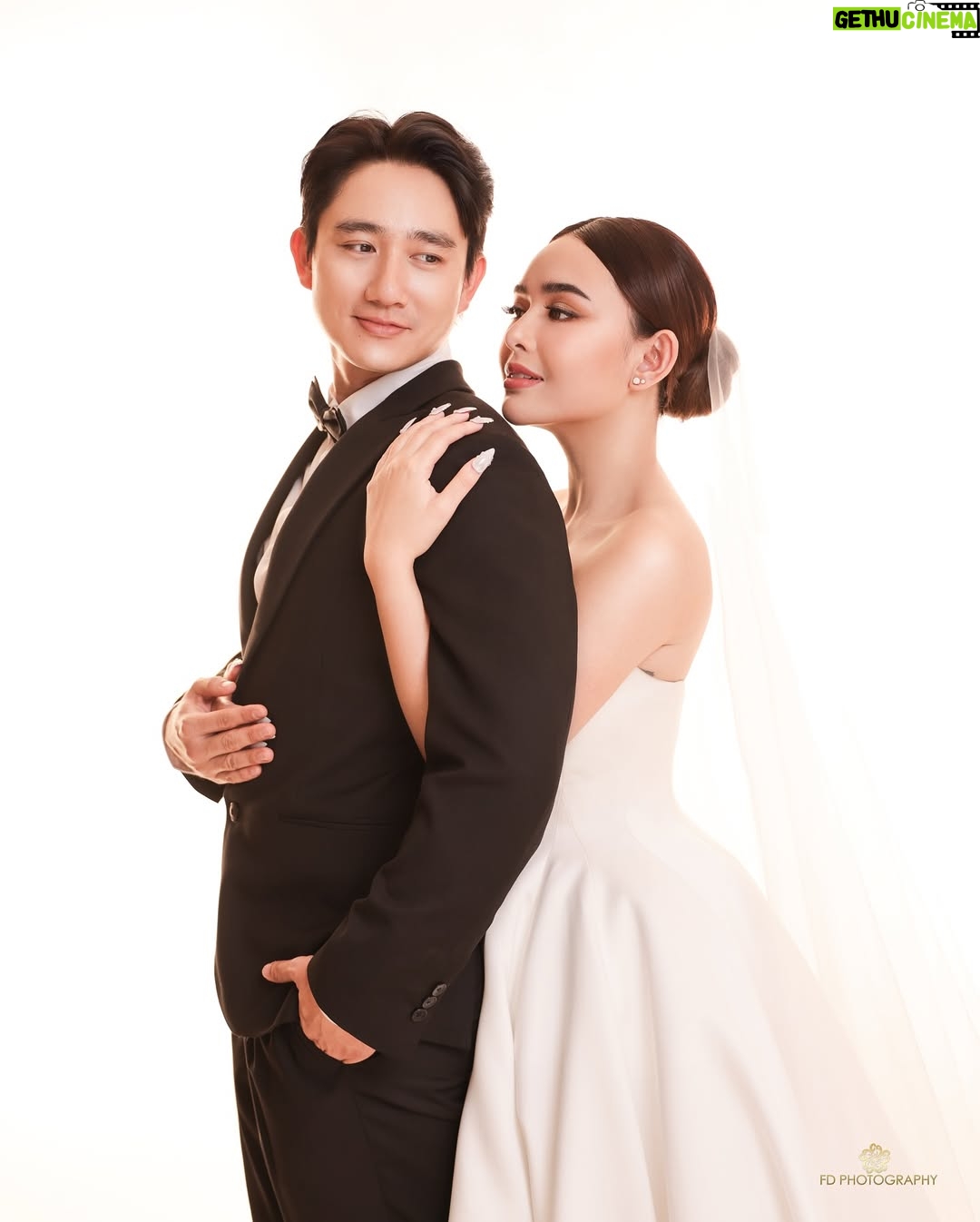 Amanda Manopo - 1.9 Million Likes - “MARRY ME”
The Prewedding of
@amandamanopo   @kennyauztin 
 #lensedbyfandyfd @fandy_the @fdphotography.official 
@fdphotography90
#styledbybellyiverzon @bellyiverzon 
#makeup @deanmua_ 
#hairdo @bylifitahuang
#wedding gown @etiquette_white 
#suit @wonghangtailor @samuelwongso 
#handbouquet @liliane.florist 
#nails @noona.nail
#jewelry @adellejewellery 
#fdphotography #fdphotography2025 #fdphotographystudio #fdcelebritybeautyportrait