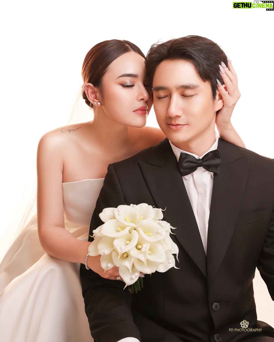 Amanda Manopo - 1.9 Million Likes - “MARRY ME”
The Prewedding of
@amandamanopo   @kennyauztin 
 #lensedbyfandyfd @fandy_the @fdphotography.official 
@fdphotography90
#styledbybellyiverzon @bellyiverzon 
#makeup @deanmua_ 
#hairdo @bylifitahuang
#wedding gown @etiquette_white 
#suit @wonghangtailor @samuelwongso 
#handbouquet @liliane.florist 
#nails @noona.nail
#jewelry @adellejewellery 
#fdphotography #fdphotography2025 #fdphotographystudio #fdcelebritybeautyportrait