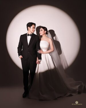 Amanda Manopo Instagram - “MARRY ME”
The Prewedding of
@amandamanopo   @kennyauztin 
 #lensedbyfandyfd @fandy_the @fdphotography.official 
@fdphotography90
#styledbybellyiverzon @bellyiverzon 
#makeup @deanmua_ 
#hairdo @bylifitahuang
#wedding gown @etiquette_white 
#suit @wonghangtailor @samuelwongso 
#handbouquet @liliane.florist 
#nails @noona.nail
#jewelry @adellejewellery 
#fdphotography #fdphotography2025 #fdphotographystudio #fdcelebritybeautyportrait
