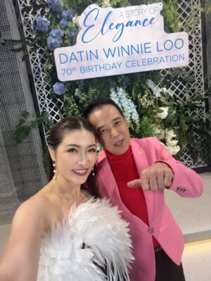 Amber Chia Instagram - Happy 70th Birthday to our Malaysia Hair Legend, Datin @winnieloomh 🌟
I still remember meeting you when I was just 17. You were the one who believed in me and said yes at my very first hair show casting. That moment changed my journey.
I can’t believe we have known each other for 26 years now. Through all these years, you’ve always been so humble, kind, and radiant, with that beautiful smile we all love.
So happy to be catching up with so many old friends on this special night ❤️
Thank you for being part of my journey. You are truly an inspiration — still stunning, still gorgeous, aging so gracefully ✨
We love you, Datin Winnie ❤️
Happy Birthday🎂