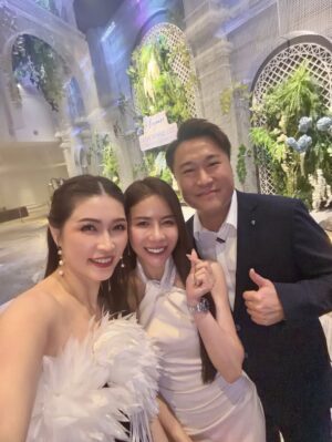 Amber Chia Instagram - Happy 70th Birthday to our Malaysia Hair Legend, Datin @winnieloomh 🌟
I still remember meeting you when I was just 17. You were the one who believed in me and said yes at my very first hair show casting. That moment changed my journey.
I can’t believe we have known each other for 26 years now. Through all these years, you’ve always been so humble, kind, and radiant, with that beautiful smile we all love.
So happy to be catching up with so many old friends on this special night ❤️
Thank you for being part of my journey. You are truly an inspiration — still stunning, still gorgeous, aging so gracefully ✨
We love you, Datin Winnie ❤️
Happy Birthday🎂