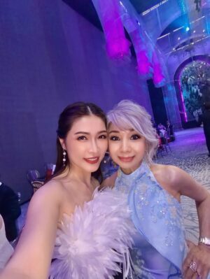 Amber Chia Instagram - Happy 70th Birthday to our Malaysia Hair Legend, Datin @winnieloomh 🌟
I still remember meeting you when I was just 17. You were the one who believed in me and said yes at my very first hair show casting. That moment changed my journey.
I can’t believe we have known each other for 26 years now. Through all these years, you’ve always been so humble, kind, and radiant, with that beautiful smile we all love.
So happy to be catching up with so many old friends on this special night ❤️
Thank you for being part of my journey. You are truly an inspiration — still stunning, still gorgeous, aging so gracefully ✨
We love you, Datin Winnie ❤️
Happy Birthday🎂