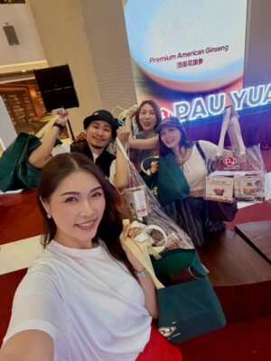 Amber Chia Instagram - 女人到了一定的年龄,就真的要开始养生了 😂
恭喜老友 @meiyannnn1 的新生意, @pauyuan_my 太适合我这个年龄了~
祝老板娘生意兴隆,越做越好 💖✨
Throwback 13/12/2025 当天还有艺人朋友唱生日歌给我听。我太幸福了。🥰