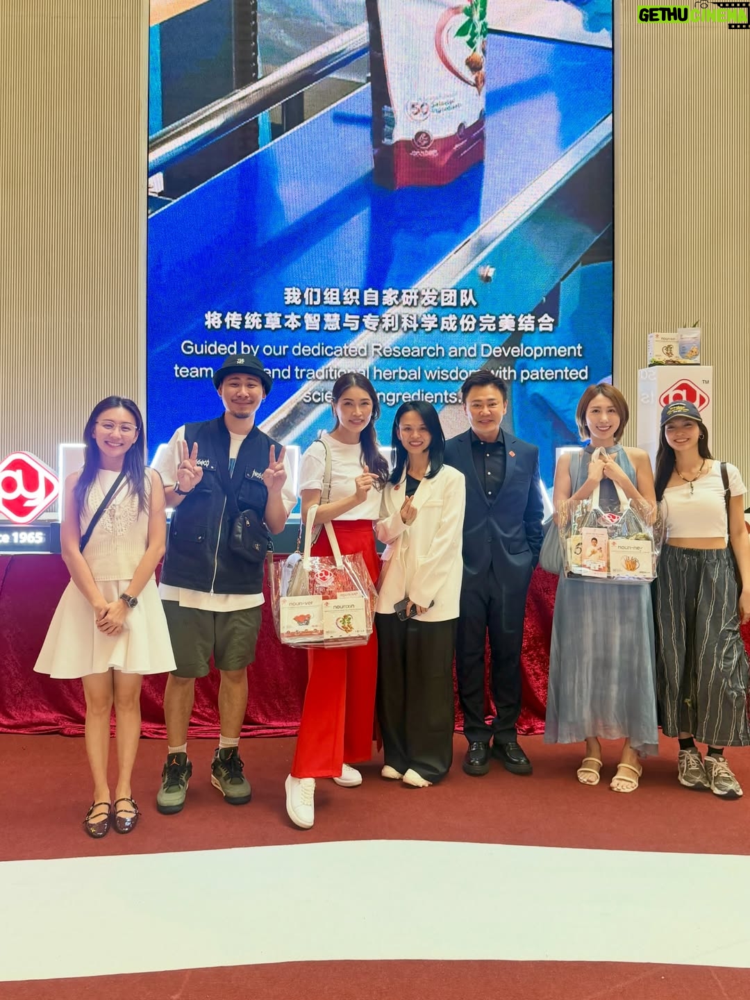 Amber Chia - 1.7K Likes - 女人到了一定的年龄，就真的要开始养生了 😂
恭喜老友 @meiyannnn1 的新生意， @pauyuan_my 太适合我这个年龄了～
祝老板娘生意兴隆，越做越好 💖✨
Throwback 13/12/2025 当天还有艺人朋友唱生日歌给我听。我太幸福了。🥰