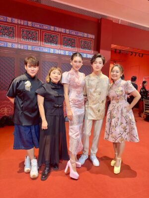 Amber Chia Instagram - 非常荣幸可以与我的 小男友 一起,为 @maglifestyleofficial CNY 2026「樱春花开」 走秀 🌸 这绝对是我走过 最开心、最幸福的一场 MAGlifestyle show,哈哈 ❤️
再次感恩 @shiauley19 和 @yenleewong 的邀请与信任。也恭喜 MAGlifestyle × @rsvpclothing_ CNY 2026 新系列 以及活动圆满完成,
真的太漂亮了💖
@janetleemusic 你的歌声太好听🥰🎶
Honored to be both the opening and closing show model, walking together with my little boyfriend @ashtonwongjw for the #MAGLifestyle Sakura Bloom Lunar 2026 Collection Show 🌸
Congratulations to Yan & Shiauey on such a beautiful collection — we are absolutely in love with it. Can’t wait to wear this for CNY 2026! 😍