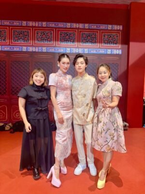 Amber Chia Instagram - 非常荣幸可以与我的 小男友 一起,为 @maglifestyleofficial CNY 2026「樱春花开」 走秀 🌸 这绝对是我走过 最开心、最幸福的一场 MAGlifestyle show,哈哈 ❤️
再次感恩 @shiauley19 和 @yenleewong 的邀请与信任。也恭喜 MAGlifestyle × @rsvpclothing_ CNY 2026 新系列 以及活动圆满完成,
真的太漂亮了💖
@janetleemusic 你的歌声太好听🥰🎶
Honored to be both the opening and closing show model, walking together with my little boyfriend @ashtonwongjw for the #MAGLifestyle Sakura Bloom Lunar 2026 Collection Show 🌸
Congratulations to Yan & Shiauey on such a beautiful collection — we are absolutely in love with it. Can’t wait to wear this for CNY 2026! 😍