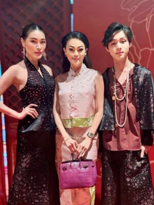 Amber Chia Instagram - 非常荣幸可以与我的 小男友 一起,为 @maglifestyleofficial CNY 2026「樱春花开」 走秀 🌸 这绝对是我走过 最开心、最幸福的一场 MAGlifestyle show,哈哈 ❤️
再次感恩 @shiauley19 和 @yenleewong 的邀请与信任。也恭喜 MAGlifestyle × @rsvpclothing_ CNY 2026 新系列 以及活动圆满完成,
真的太漂亮了💖
@janetleemusic 你的歌声太好听🥰🎶
Honored to be both the opening and closing show model, walking together with my little boyfriend @ashtonwongjw for the #MAGLifestyle Sakura Bloom Lunar 2026 Collection Show 🌸
Congratulations to Yan & Shiauey on such a beautiful collection — we are absolutely in love with it. Can’t wait to wear this for CNY 2026! 😍