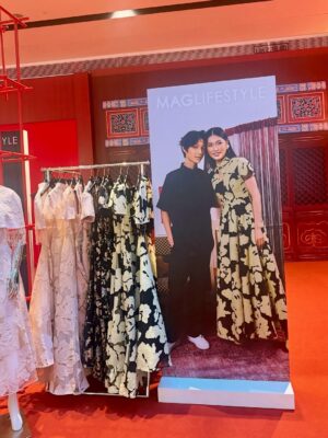 Amber Chia Instagram - 非常荣幸可以与我的 小男友 一起,为 @maglifestyleofficial CNY 2026「樱春花开」 走秀 🌸 这绝对是我走过 最开心、最幸福的一场 MAGlifestyle show,哈哈 ❤️
再次感恩 @shiauley19 和 @yenleewong 的邀请与信任。也恭喜 MAGlifestyle × @rsvpclothing_ CNY 2026 新系列 以及活动圆满完成,
真的太漂亮了💖
@janetleemusic 你的歌声太好听🥰🎶
Honored to be both the opening and closing show model, walking together with my little boyfriend @ashtonwongjw for the #MAGLifestyle Sakura Bloom Lunar 2026 Collection Show 🌸
Congratulations to Yan & Shiauey on such a beautiful collection — we are absolutely in love with it. Can’t wait to wear this for CNY 2026! 😍