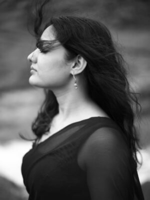 Ambika Vani Instagram - काली काली ज़ुल्फ़ों के फंदें ना डालो 🤍
PC - @diliptripas